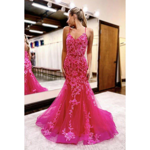 Robe de soirée sirène chic en dentelle avec appliques et bretelles à col en V