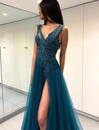 Robe de bal longue chic en tulle, coupe trapèze, col en V, dos nu et fente.