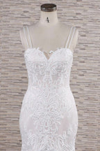 Robe de mariée sirène longue chic à bretelles spaghetti et appliques en dentelle, décolleté cœur