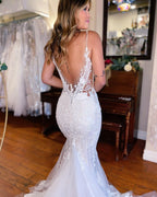 Robe de mariée sirène longue chic sans manches à col en V et col en dentelle