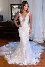 Robe de mariée sirène longue chic sans manches à col en V et col en dentelle