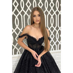 Robe de soirée chic et moderne à bretelles dénudées et coupe trapèze 