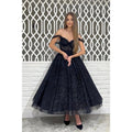 Robe de soirée chic et moderne à bretelles dénudées et coupe trapèze 