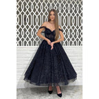 Robe de soirée chic et moderne à bretelles dénudées et coupe trapèze 