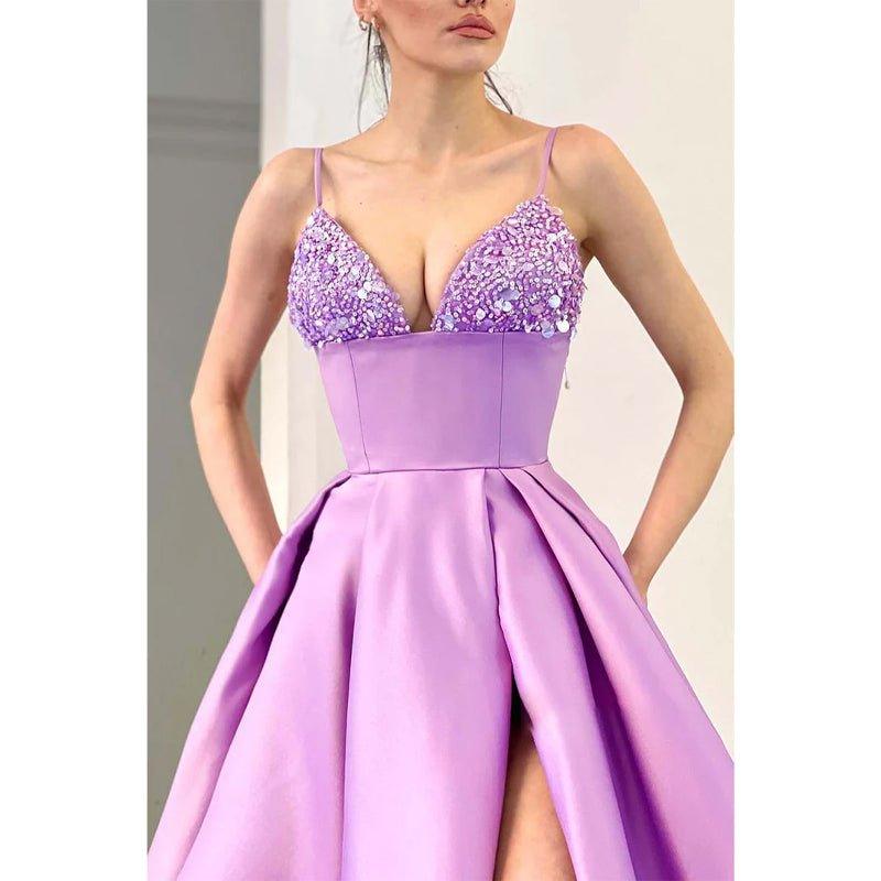 Robe de soirée longue chic et moderne, coupe trapèze, col en V, bretelles perlées, taille haute 