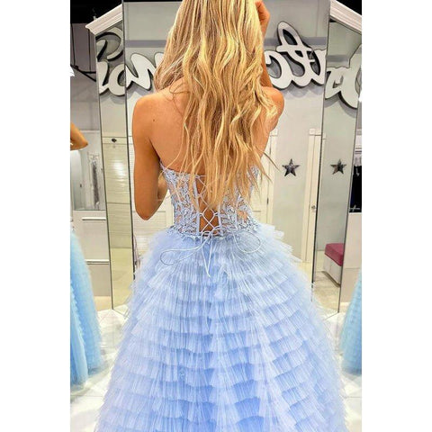 Elegante y moderno vestido de gala con escote en V, apliques florales y cuentas, ideal para fiestas de noche y graduaciones.