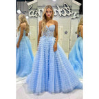 Robe de bal chic et moderne à col en V avec appliques perlées et florales et dentelle