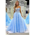 Robe de bal chic et moderne à col en V avec appliques perlées et florales et dentelle