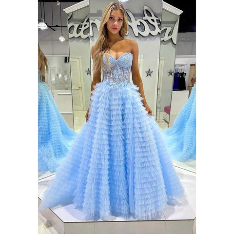 Elegante y moderno vestido de gala con escote en V, apliques florales y cuentas, ideal para fiestas de noche y graduaciones.