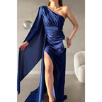 Robe de bal longue plissée à une épaule et paillettes chic et moderne avec traîne 