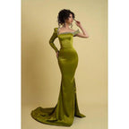 Robe de soirée asymétrique sirène chic et moderne, ornée de perles, à manches longues