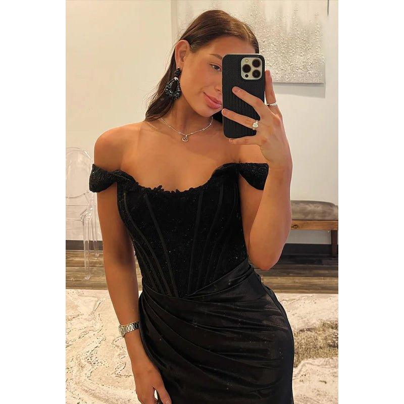 Robe de soirée fourreau chic et moderne à épaules dénudées et manches courtes avec fente latérale