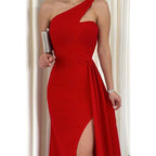 Vestido de fiesta largo rojo con un hombro al descubierto, elegante y moderno 