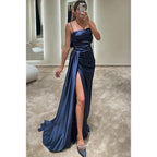 Vestido de fiesta largo, elegante y moderno, de satén, con pliegues, tirantes finos y abertura. 