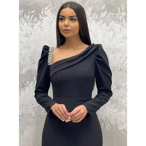 Robe de soirée longue à manches longues et perles, chic et moderne 