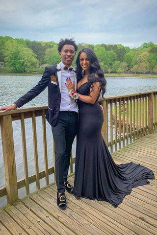 Vestidos de graduación elegantes con hombros descubiertos, escote en V y corte acampanado.