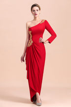 Elegantes vestidos de madrina con un solo hombro, mangas largas, volantes y apliques.