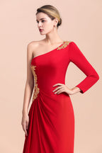 Elegantes vestidos de madrina con un solo hombro, mangas largas, volantes y apliques.