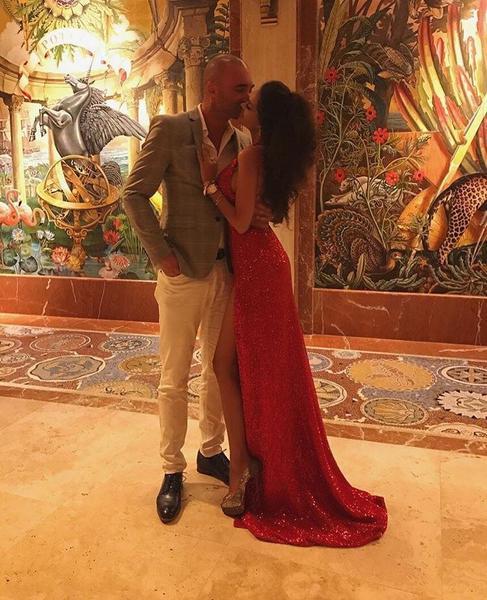 Chic Red Sequin Prom Dresses Halter Neck Backless High Slit Party Dresses