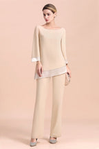 Elegante mono de gasa color champán con cuello redondo para la madre de la novia disponible online