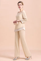 Elegante mono de gasa color champán con cuello redondo para la madre de la novia disponible online