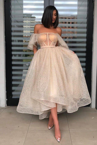 Robe de bal courte en dentelle à sequins chics, épaules dénudées