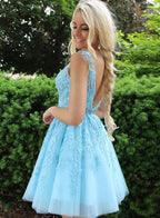 Robe de bal chic courte trapèze en tulle et dentelle à dos nu