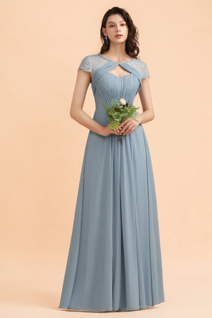Elegante vestido de dama de honor de gasa con encaje y mangas cortas con volantes