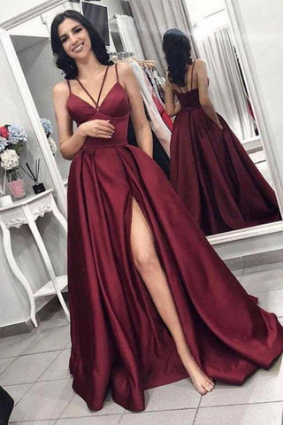 Vestido de fiesta elegante sin mangas con abertura frontal, color burdeos, con tirantes finos y corte en A.