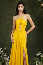 Elegante vestido de dama de honor de corte línea A, largo hasta el suelo, con tirantes finos, cuello halter y abertura, con bolsillos.