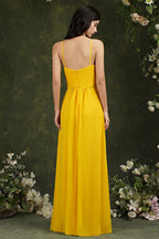 Elegante vestido de dama de honor de corte línea A, largo hasta el suelo, con tirantes finos, cuello halter y abertura, con bolsillos.