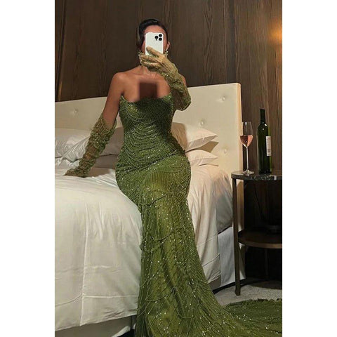 Robe de soirée sirène chic et scintillante à manches longues et épaules dénudées