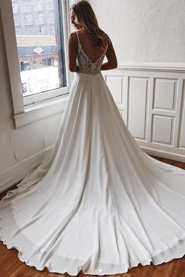 Robe de mariée en mousseline de soie, coupe trapèze, col en V, bretelles spaghetti en dentelle et traîne courte WD343