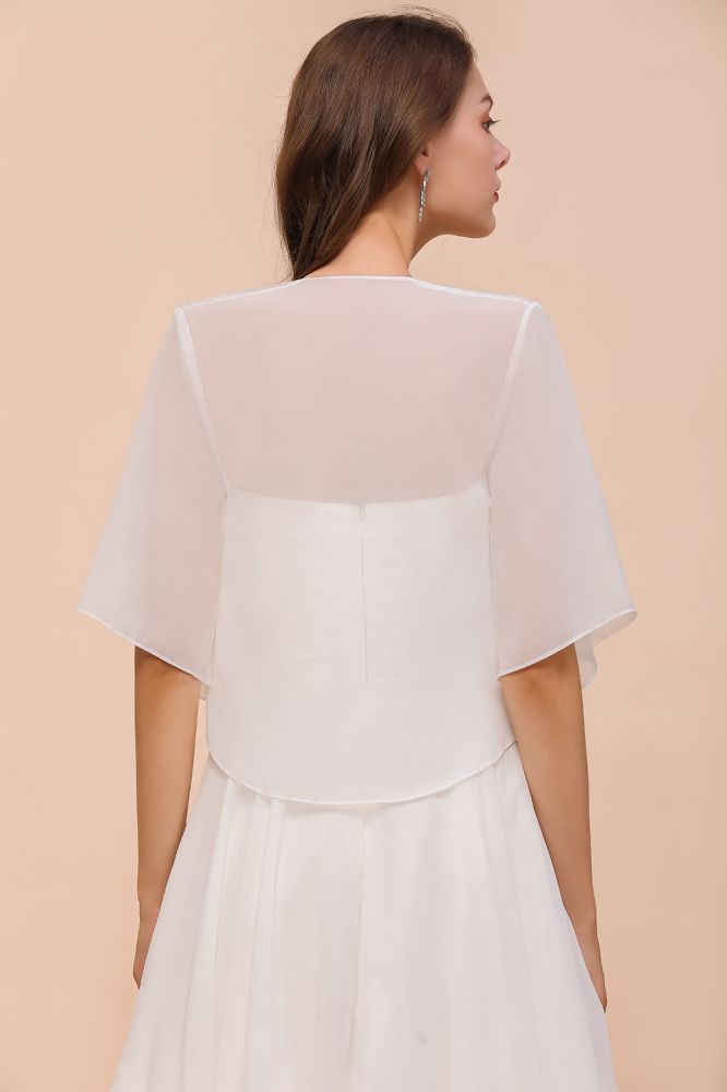 Vestido de dama de honor de gasa, manga tres cuartos, corto hasta la rodilla, con capas y detalles cruzados, ideal para ocasiones especiales.