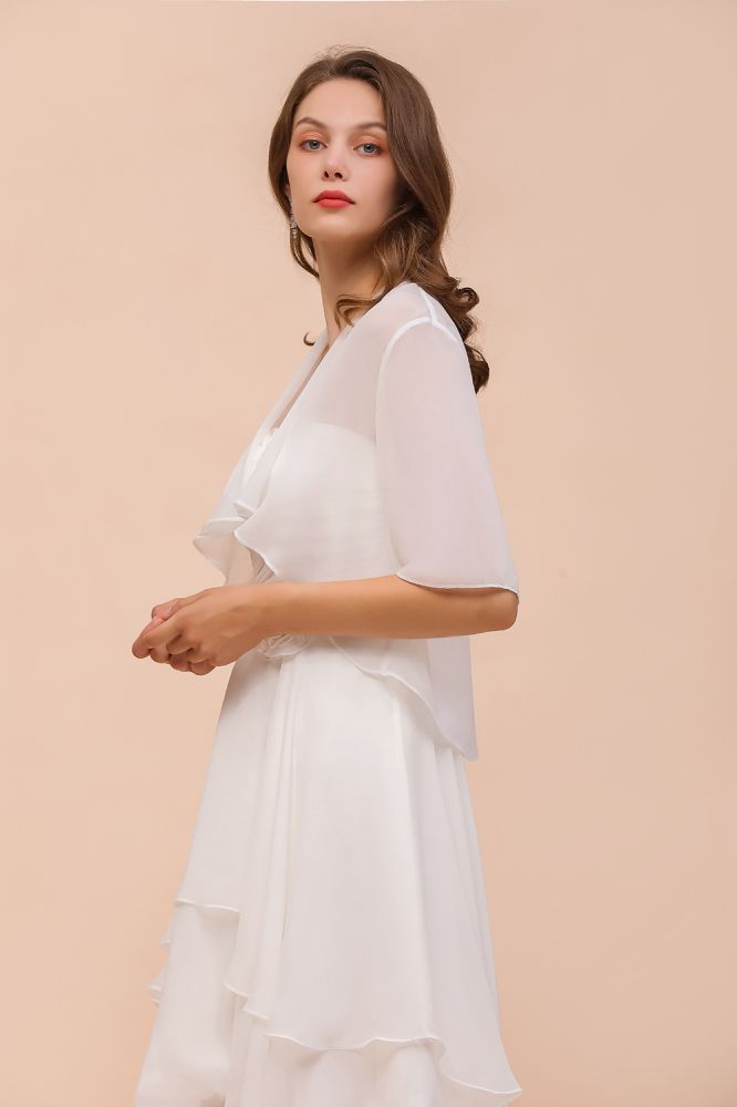 Vestido de dama de honor de gasa, manga tres cuartos, corto hasta la rodilla, con capas y detalles cruzados, ideal para ocasiones especiales.