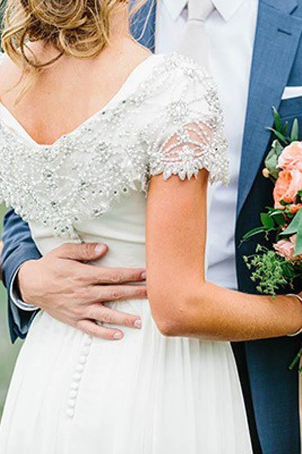 Robe de mariée trapèze en mousseline à col en V et perles WD402