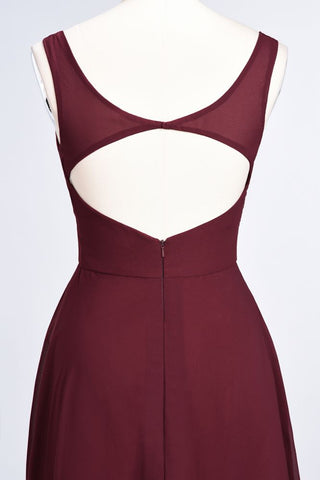 Vestido de dama de honor de gasa con escote en V, tirantes, sin mangas, volantes y largo hasta el suelo, con espalda descubierta.