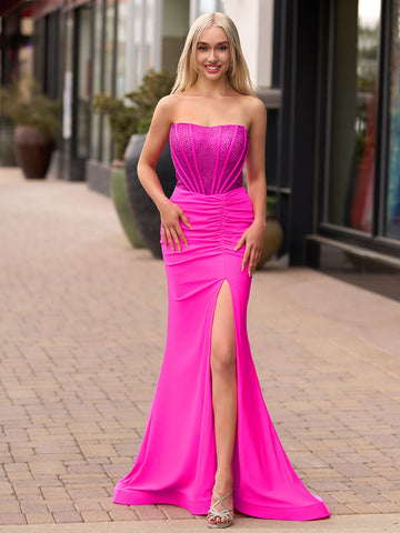 Arana | Robe de bal longue sirène fuchsia sans bretelles en satin ornée de perles