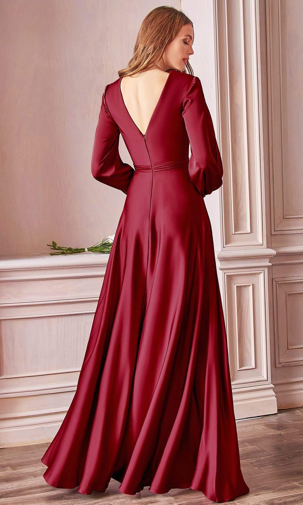 Robe longue fendue jusqu'à la cuisse, décolleté plongeant en V