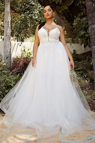 Vestido de tul con escote en V profundo y apliques