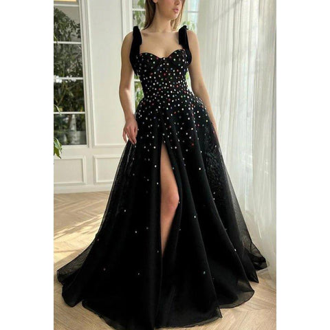 Vestido de fiesta formal clásico de tul con abertura y tirantes finos en forma de A, color negro, con joya