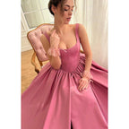 Robe de bal de fin d'année classique et intemporelle à bretelles et décolleté en V