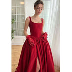 Robe de bal de fin d'année classique et intemporelle à bretelles et décolleté en V
