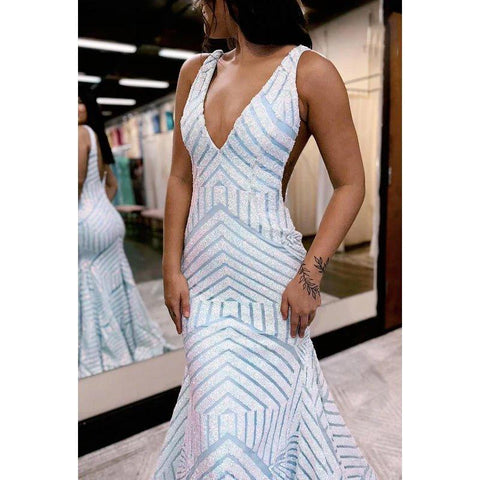 Vestido clásico y atemporal de fiesta de sirena con escote en V y espalda en V