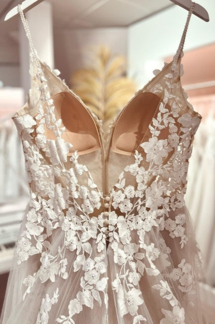 Classic v-neck spaghetti straps sleeveless a-line lace Wedding dresses