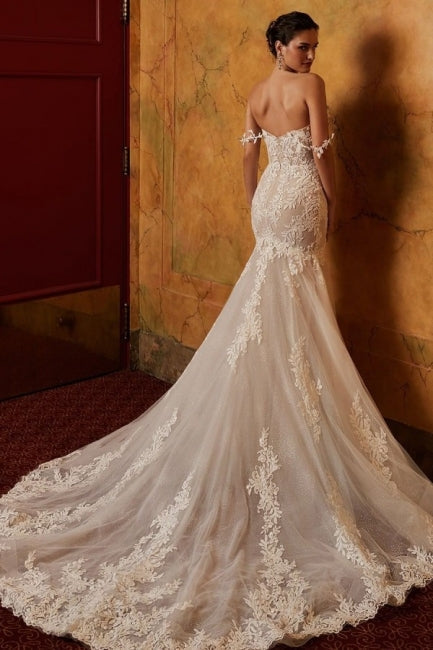 Robes de mariée sirène élégantes en dentelle, épaules dénudées et sans manches, ornées d'appliqués. 