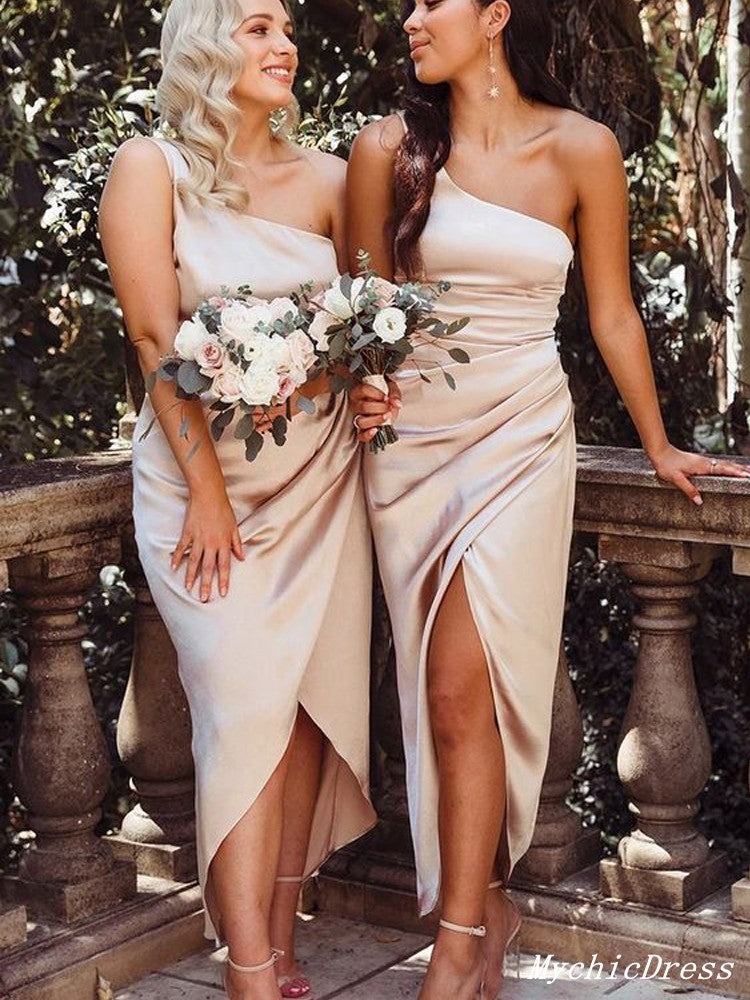 Vestidos cortos de dama de honor de satén champán con un solo hombro para invitadas de boda