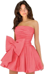 Robes de soirée courtes et chics pour le bal de promo, coupe trapèze, sans manches, bustier, froncées, lacées et ornées d'un nœud.