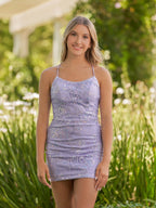 Vestido de fiesta de encaje con escote redondo y apliques
