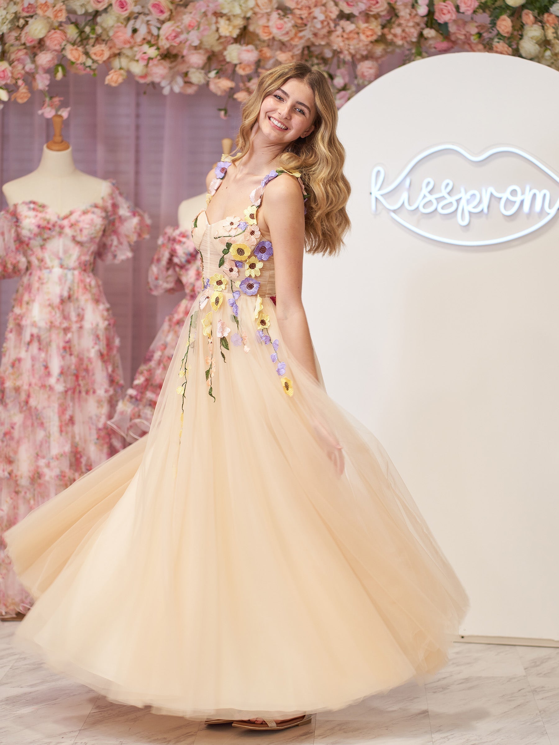 Vestido midi de fiesta con corsé de corte A y flores 3D
